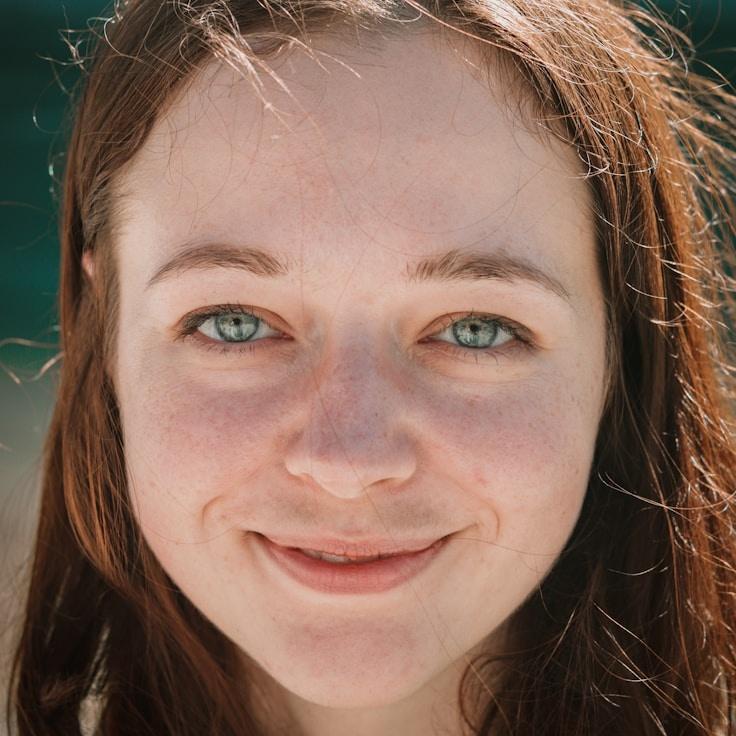 Portrait of Ananya meditation instructor